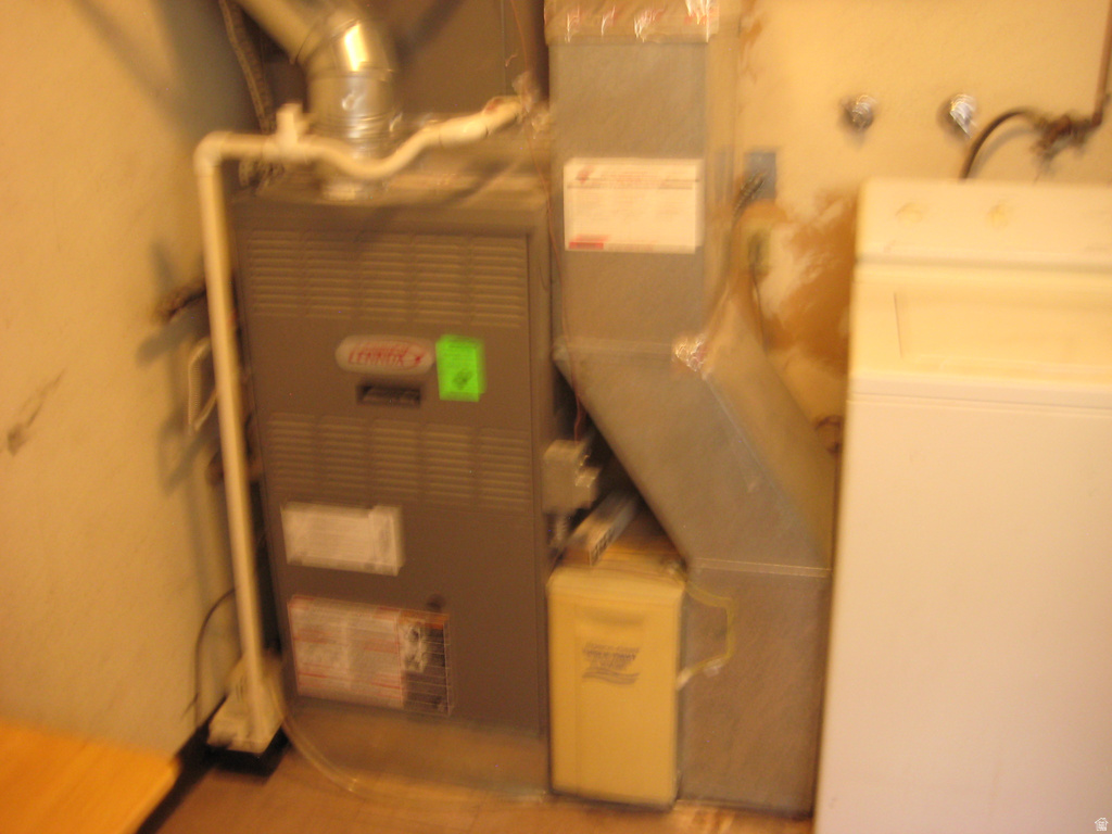 2402 W 5075 S Roy, UT 84067