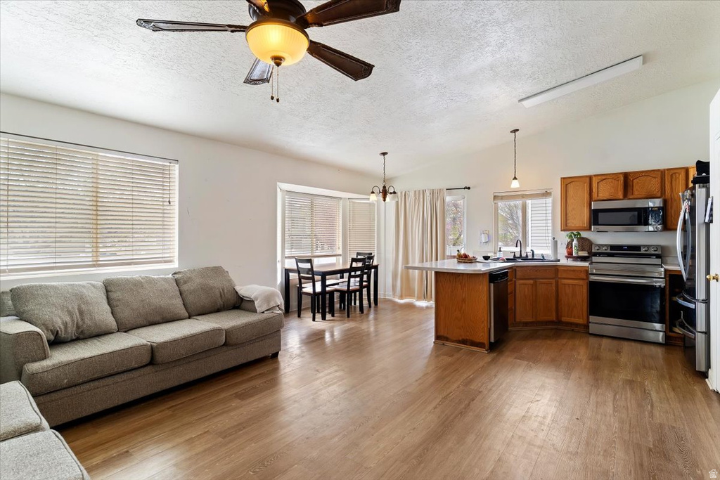 1433 W PEBBLECREEK DR Layton, UT 84041