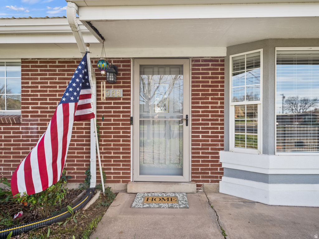 586 E WASATCH DR Layton, UT 84041