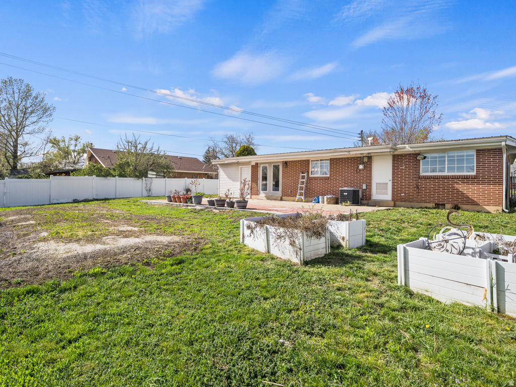 586 E WASATCH DR Layton, UT 84041