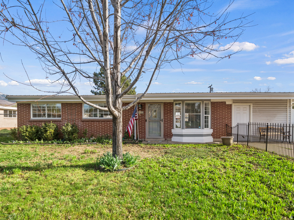 586 E WASATCH DR Layton, UT 84041