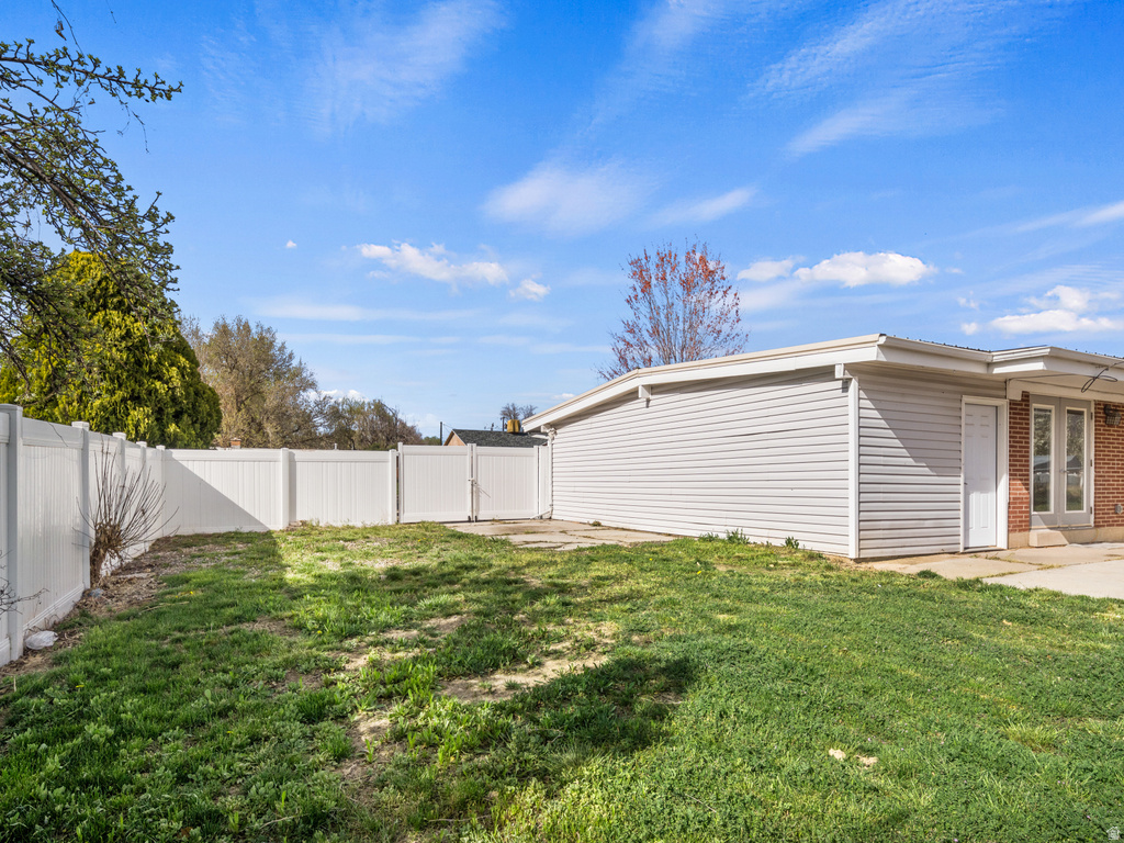 586 E WASATCH DR Layton, UT 84041