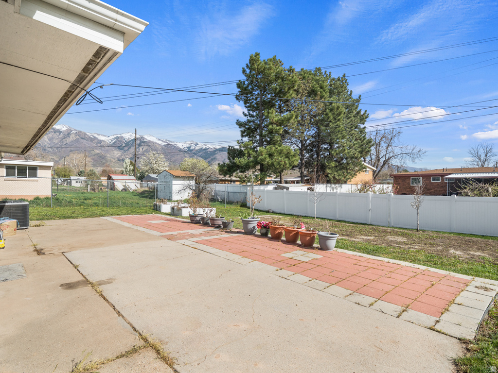 586 E WASATCH DR Layton, UT 84041