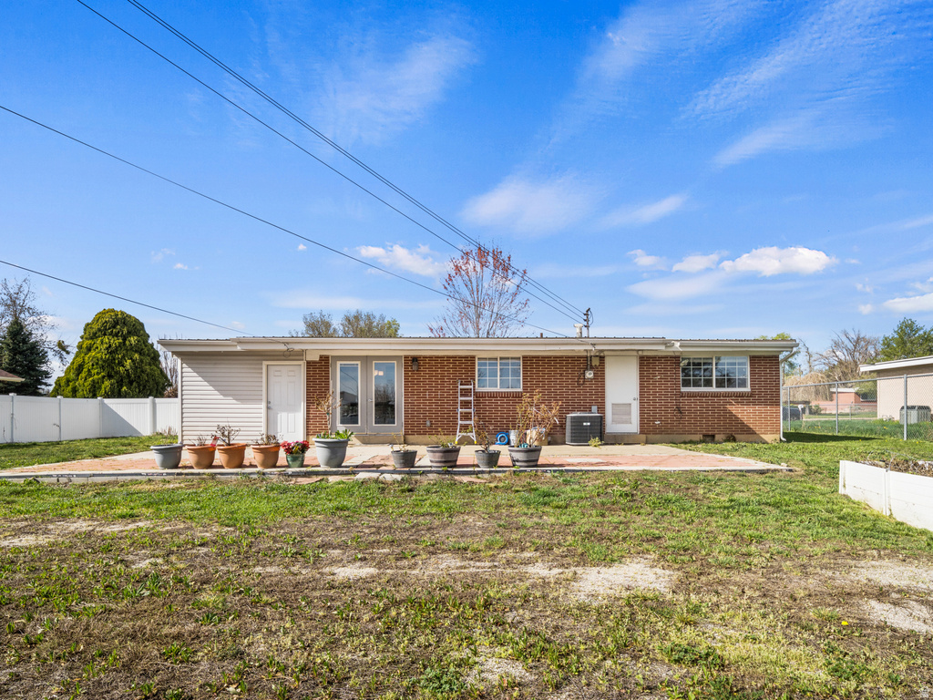 586 E WASATCH DR Layton, UT 84041