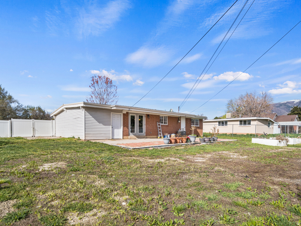 586 E WASATCH DR Layton, UT 84041