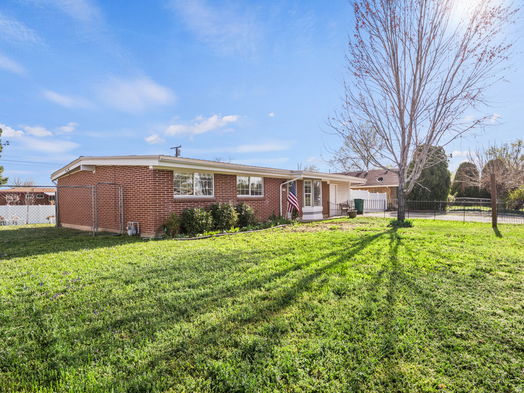 586 E WASATCH DR Layton, UT 84041