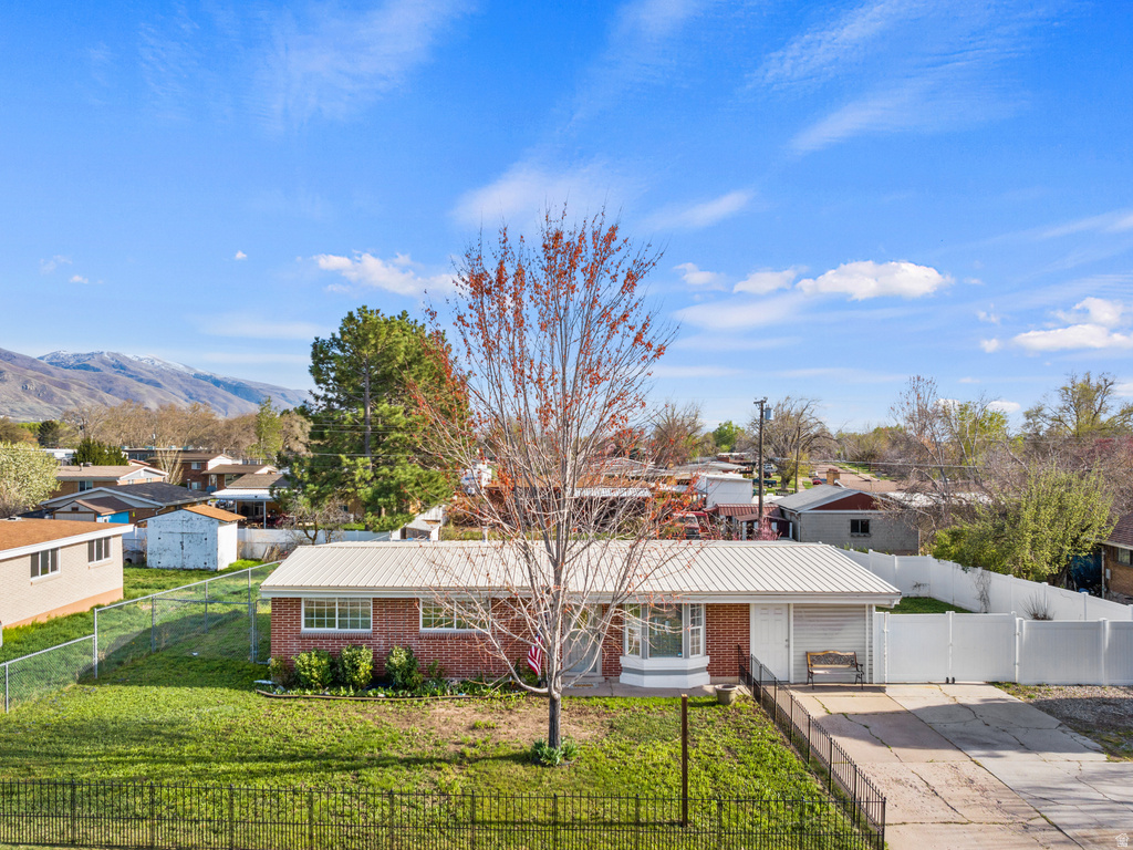 586 E WASATCH DR Layton, UT 84041