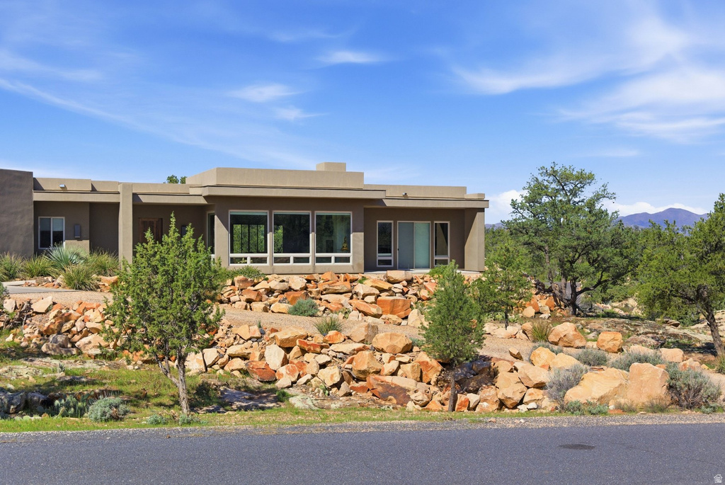 371 N PINION HILLS DR photo 2