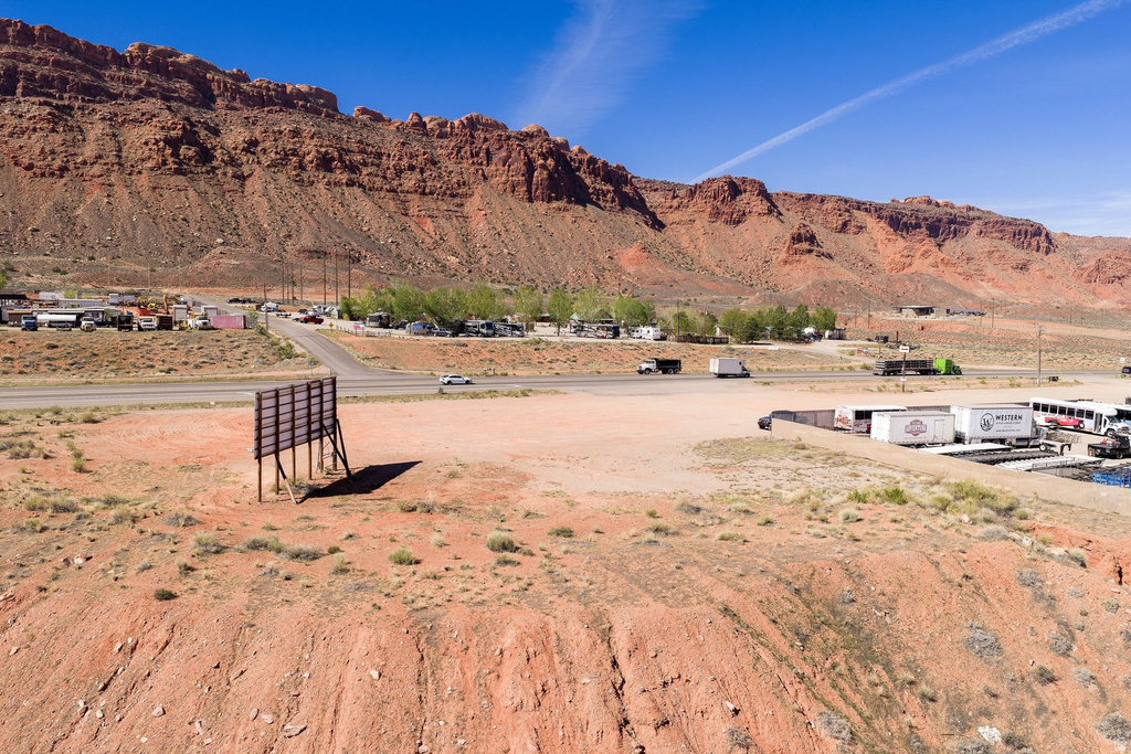 2001 S HIGHWAY 191 Moab, UT 84532