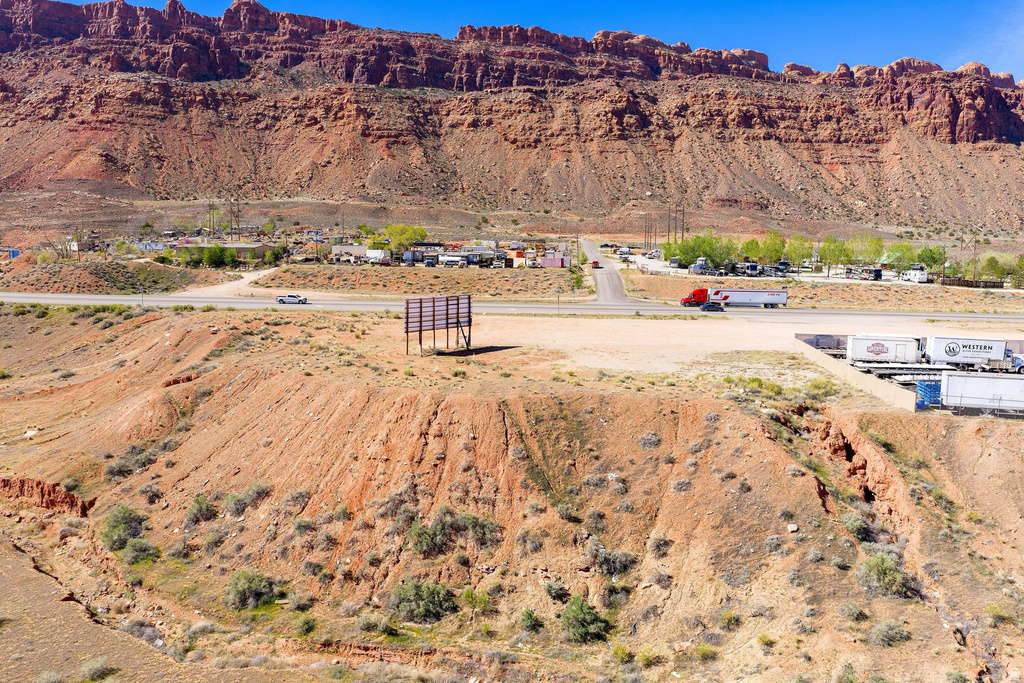 2001 S HIGHWAY 191 Moab, UT 84532