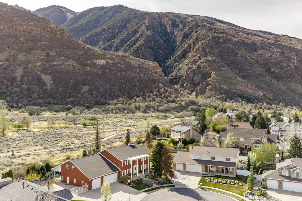 2676 E HILL CLIMB CIR Sandy, UT 84092