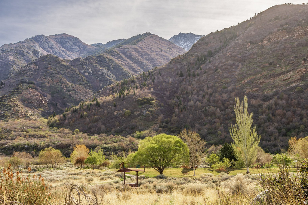 2676 E HILL CLIMB CIR Sandy, UT 84092