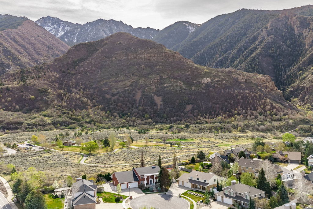 2676 E HILL CLIMB CIR Sandy, UT 84092