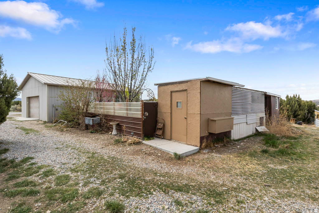 1933 S LEE LN Vernon, UT 84080