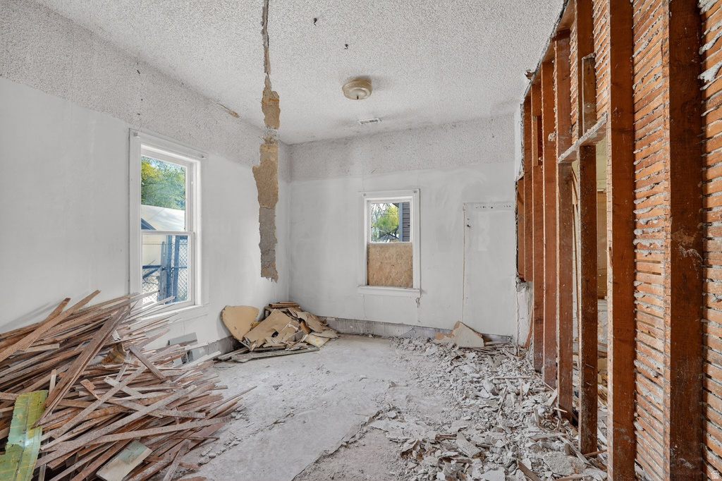 919 S 1400 W Salt Lake City, UT 84104