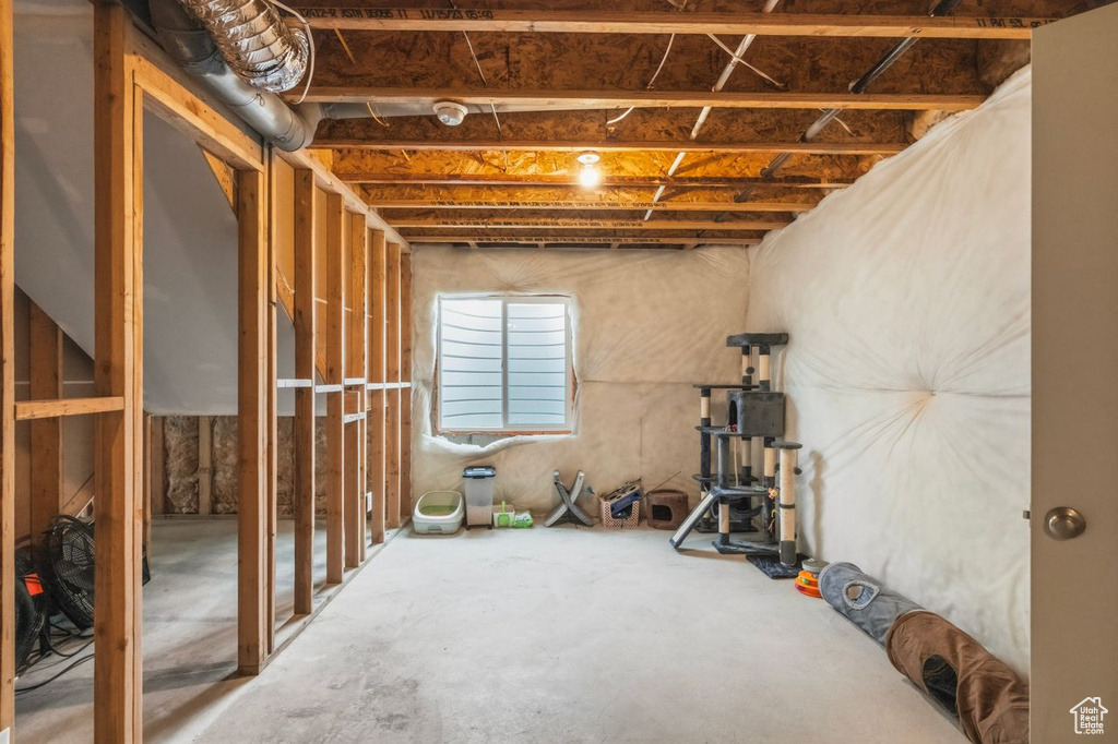 3233 W 2500 N Clinton, UT 84015