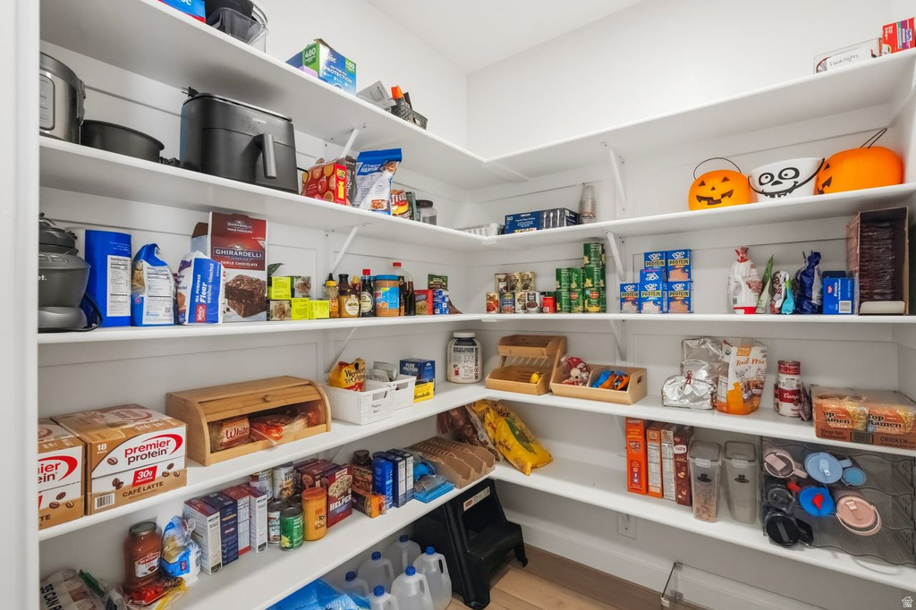 3233 W 2500 N Clinton, UT 84015