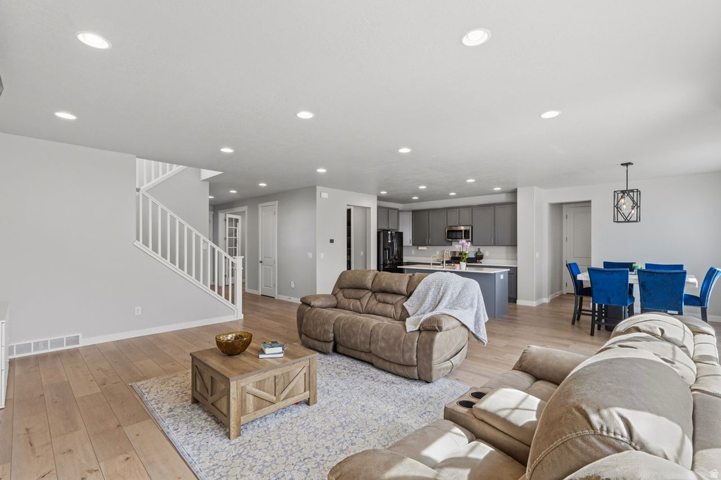 3233 W 2500 N Clinton, UT 84015