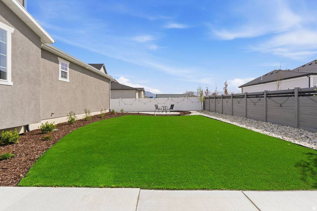 3233 W 2500 N Clinton, UT 84015