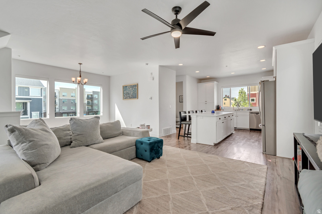 7649 S LIND LN Midvale, UT 84047