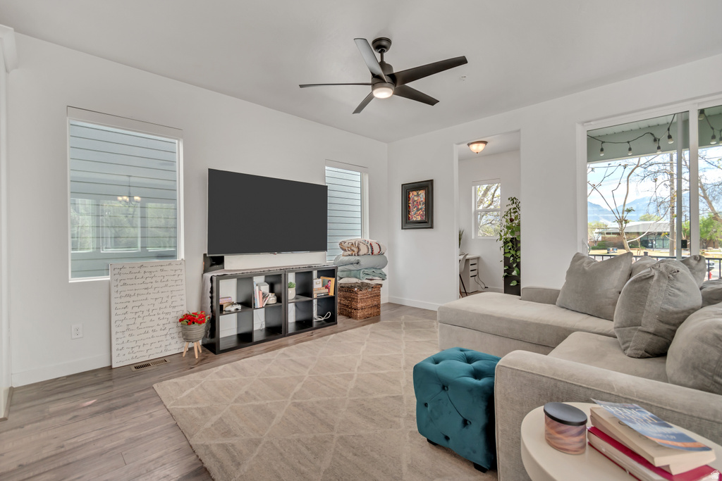 7649 S LIND LN Midvale, UT 84047