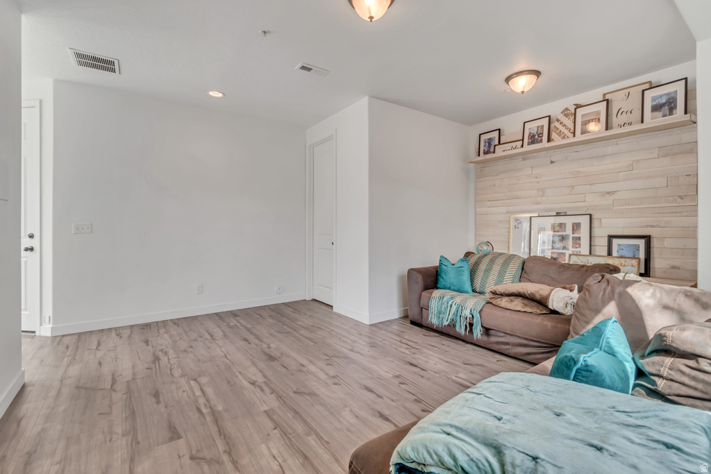 7649 S LIND LN Midvale, UT 84047