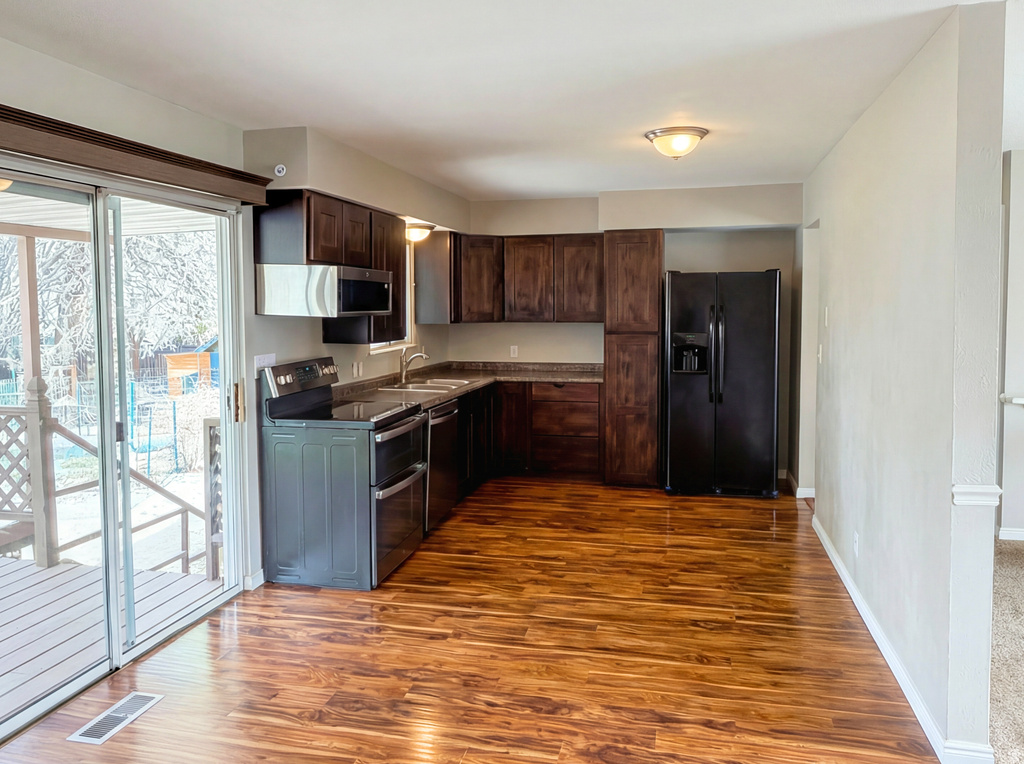 750 W GENTILE ST photo 2