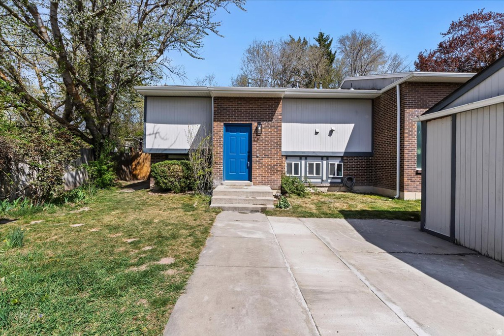 2397 E BOYES ST Holladay, UT 84117