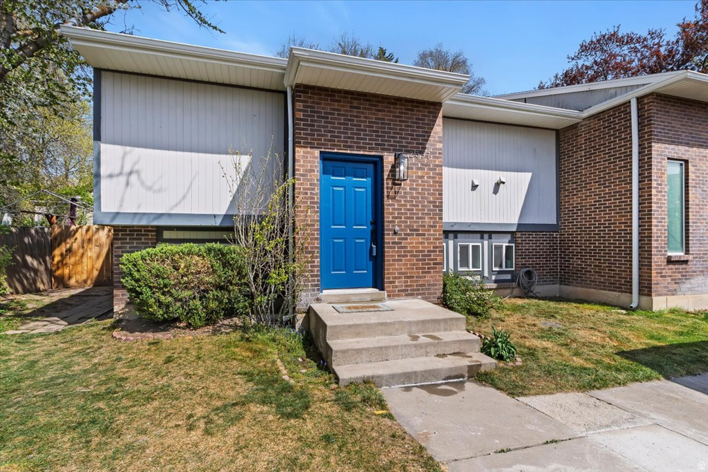 2397 E BOYES ST Holladay, UT 84117