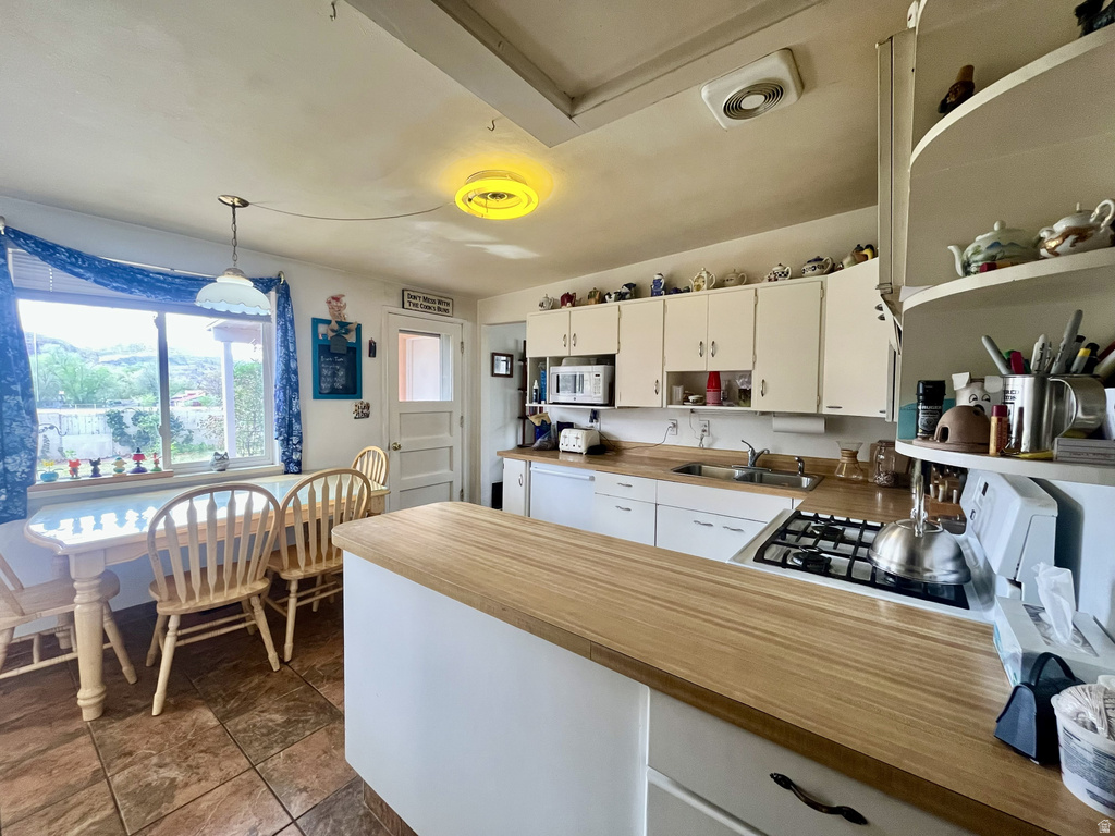 384 TUSHER ST Moab, UT 84532