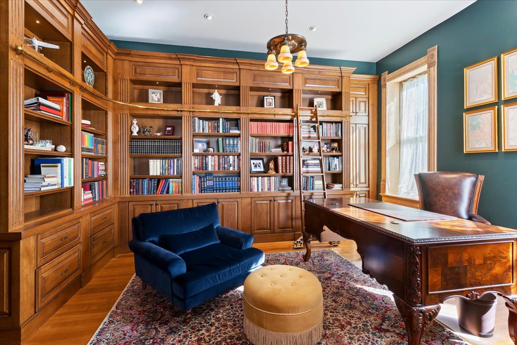 42 W CENTER ST Kaysville, UT 84037