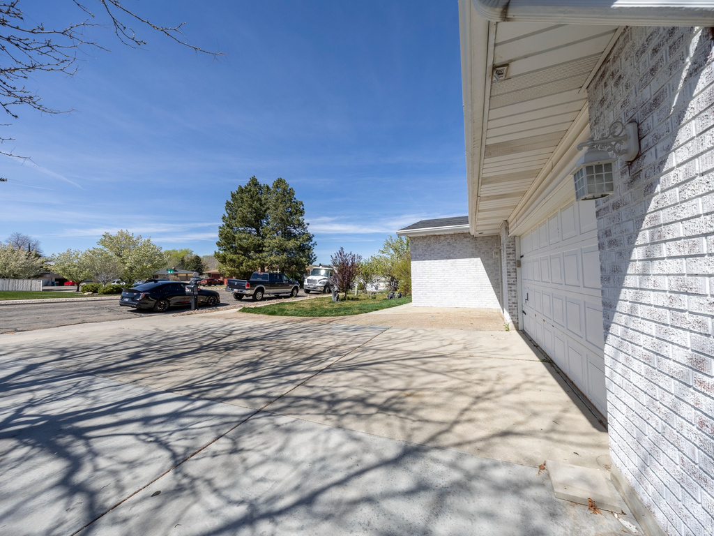 4256 S 1100 W Riverdale, UT 84405