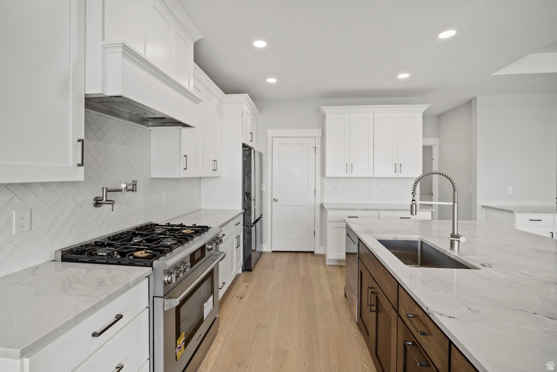 2275 E MEADOWLARK LN North Logan, UT 84341