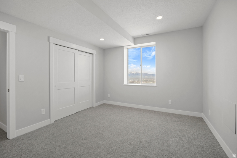 2275 E MEADOWLARK LN North Logan, UT 84341