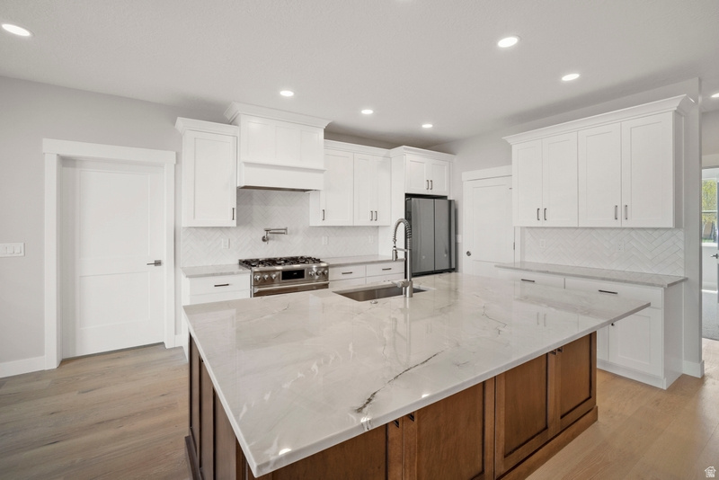 2275 E MEADOWLARK LN North Logan, UT 84341