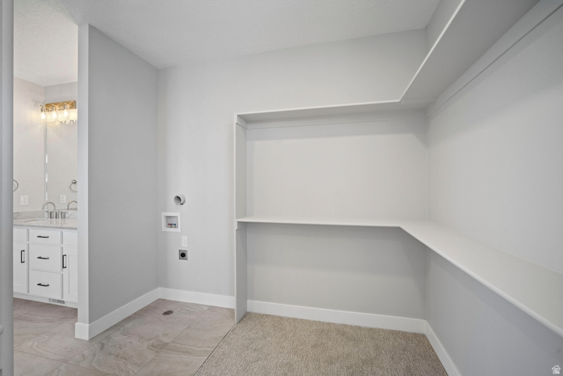 2275 E MEADOWLARK LN North Logan, UT 84341