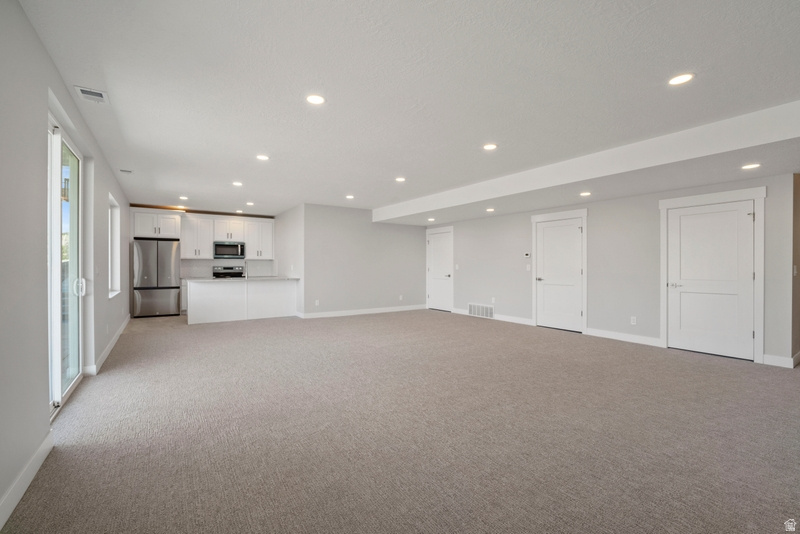 2275 E MEADOWLARK LN North Logan, UT 84341