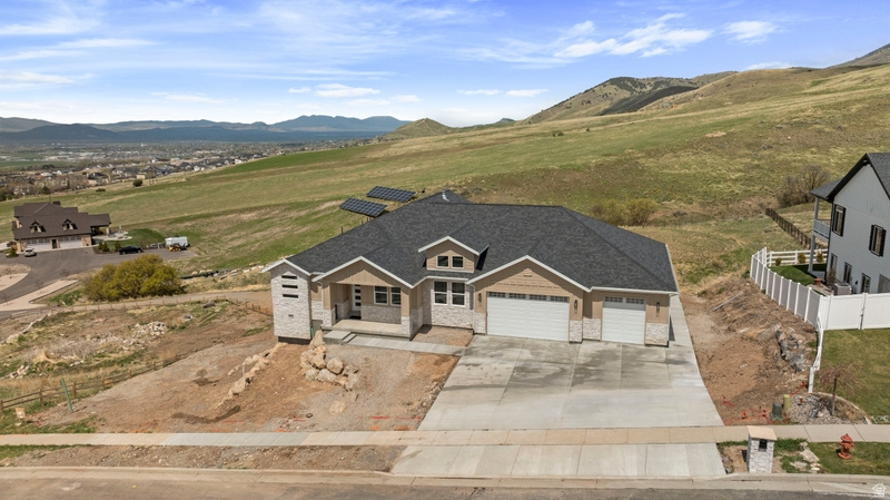 2275 E MEADOWLARK LN North Logan, UT 84341