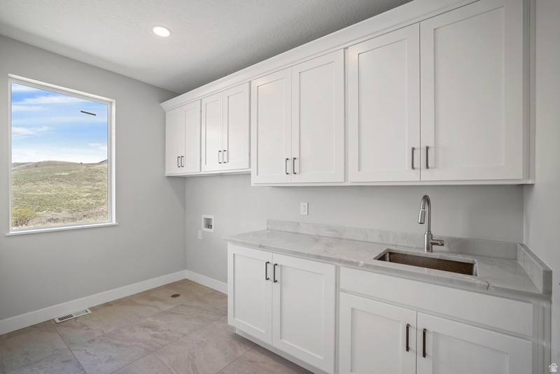 2275 E MEADOWLARK LN North Logan, UT 84341