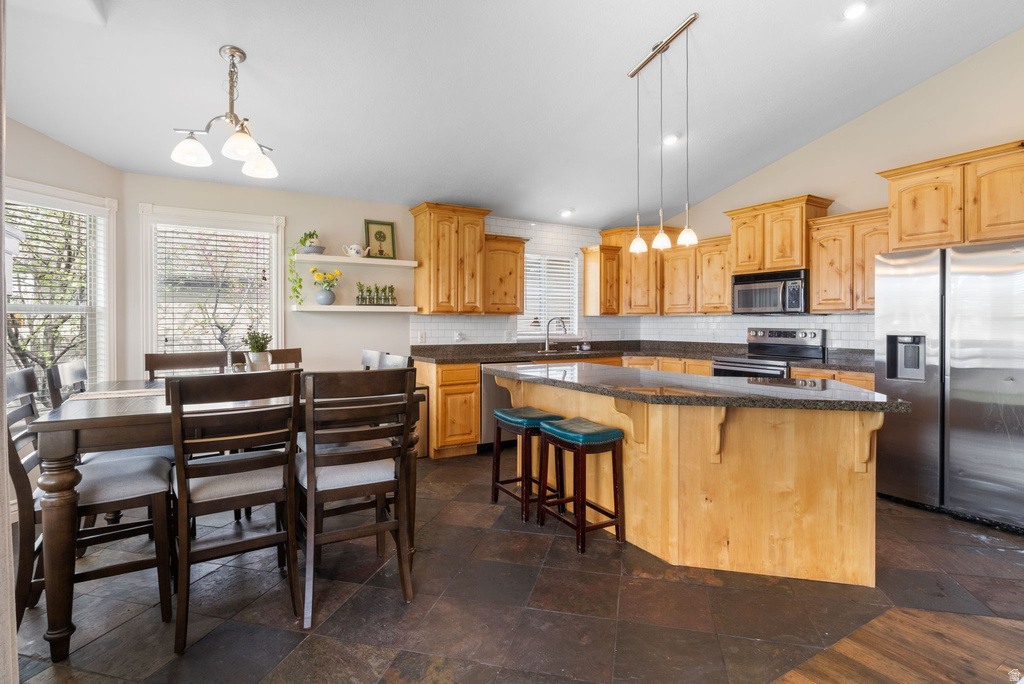 1872 S 2265 W Syracuse, UT 84075