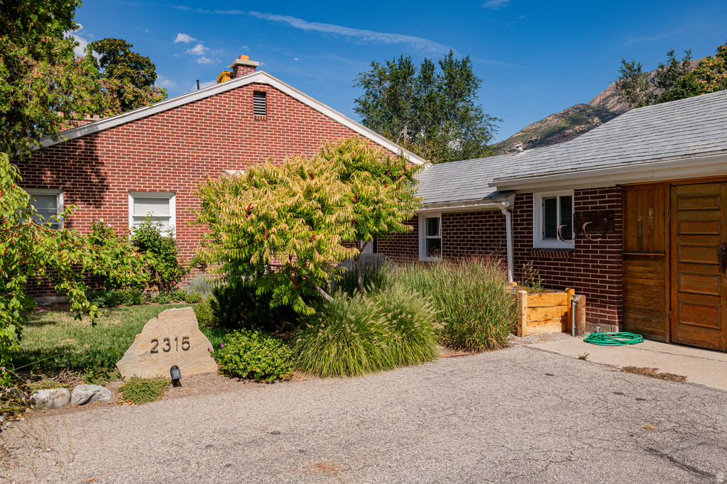 2315 E 6600 S Cottonwood Heights, UT 84121