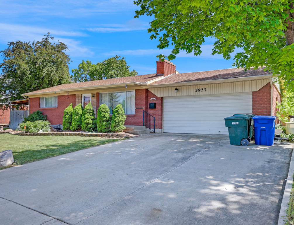 3927 W RAWHIDE DR West Valley City, UT 84120