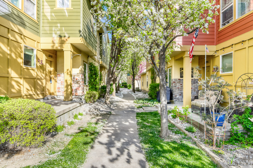 1114 N SHEPARD CREEK PKWY #10 Farmington, UT 84025