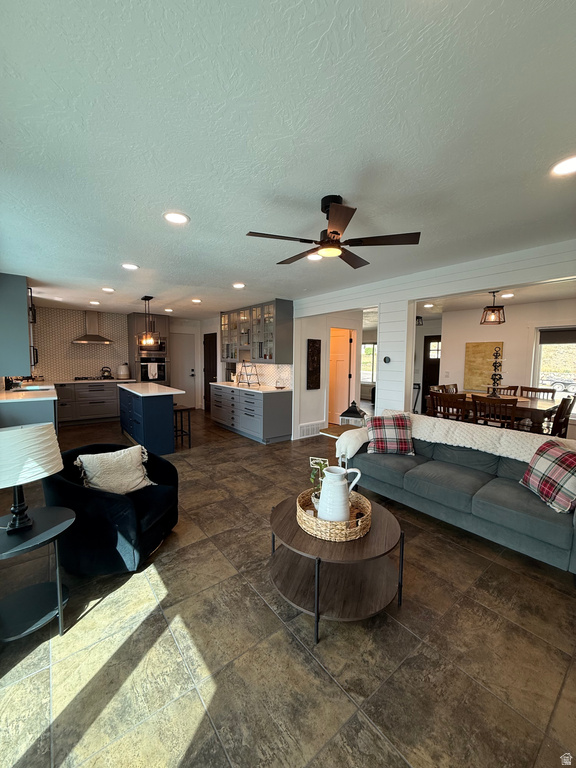 965 N 800 E Springville, UT 84663