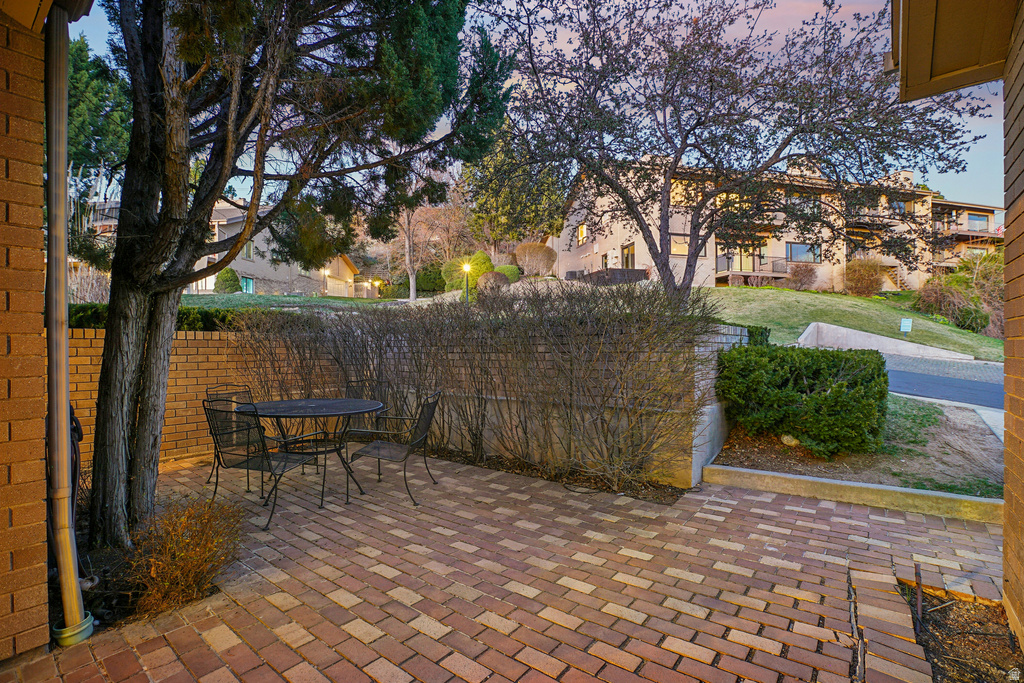 819 N JUNIPERPOINT DR Salt Lake City, UT 84103
