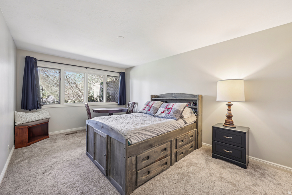 819 N JUNIPERPOINT DR Salt Lake City, UT 84103