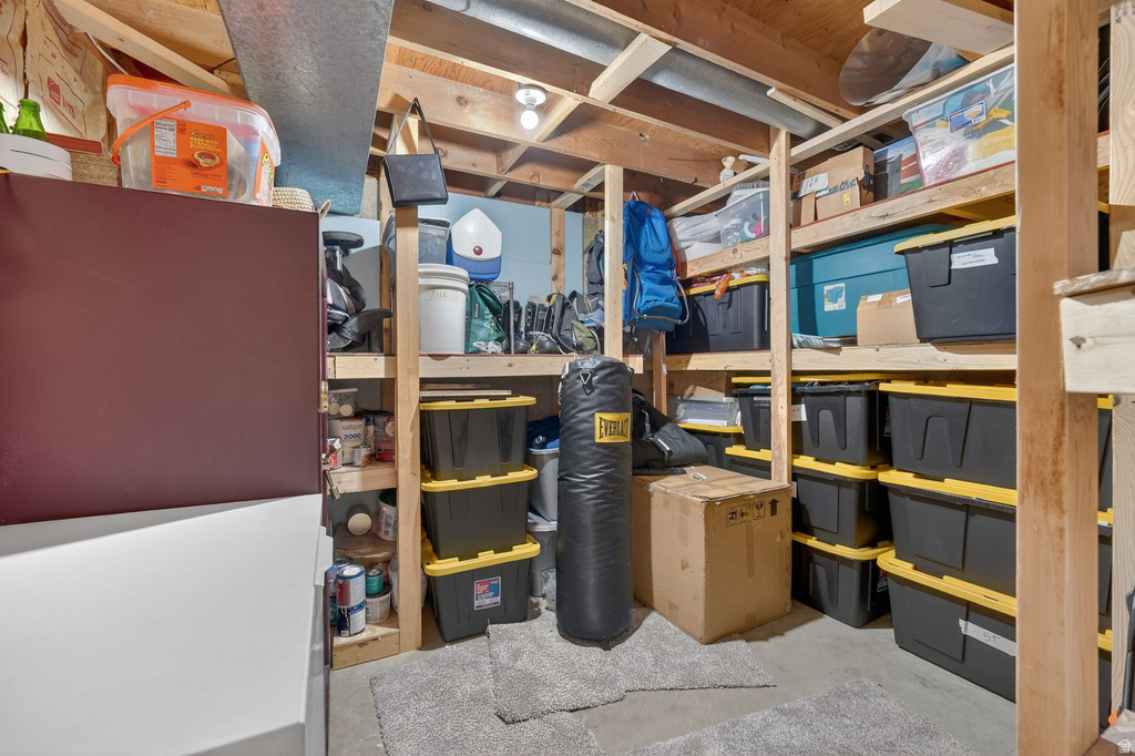 9609 S TJ DR Sandy, UT 84070