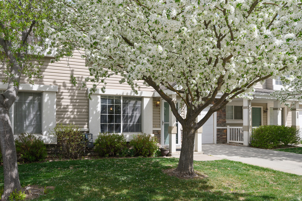 1064 E FORT LN Ogden, UT 84404