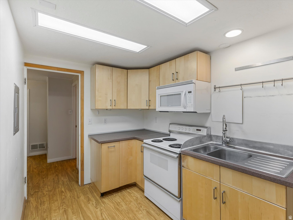 1204 E IRIS LN Millcreek, UT 84106