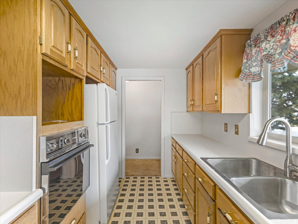 1204 E IRIS LN Millcreek, UT 84106